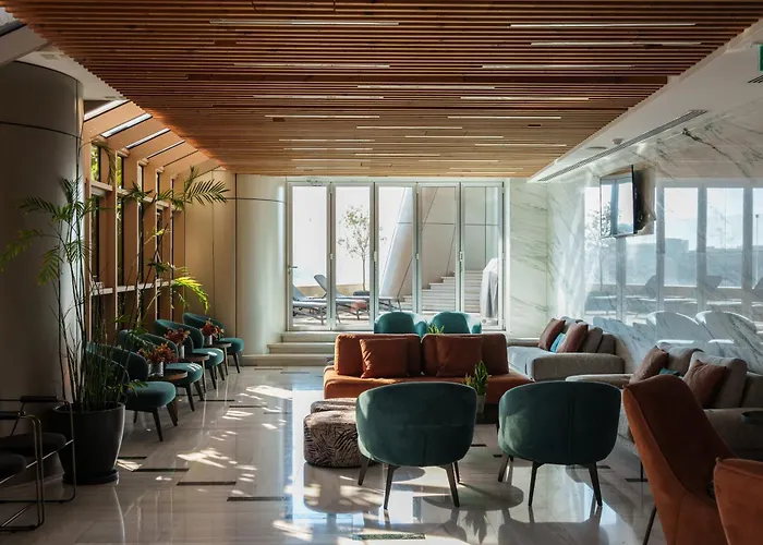 Skyhigh 360 Gym & Pool Apartamento