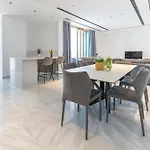 Skyhigh 360 Gym & Pool Apartment *