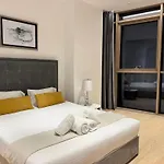 Skyhigh 360 Gym & Pool Apartamento Nicosia