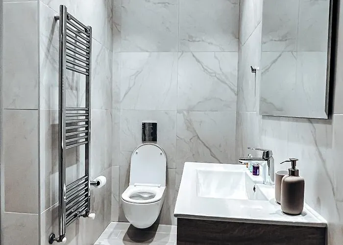 Skyhigh 360 Gym & Pool Apartment *