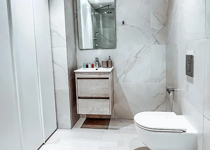 Skyhigh 360 Gym & Pool Apartment