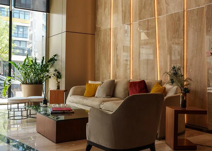 Skyhigh 360 Gym & Pool Apartment *