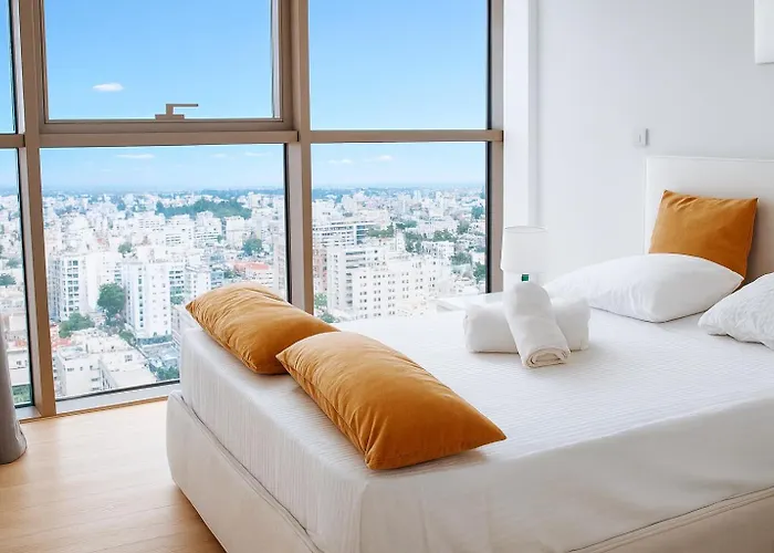 Skyhigh 360 Gym & Pool Apartment